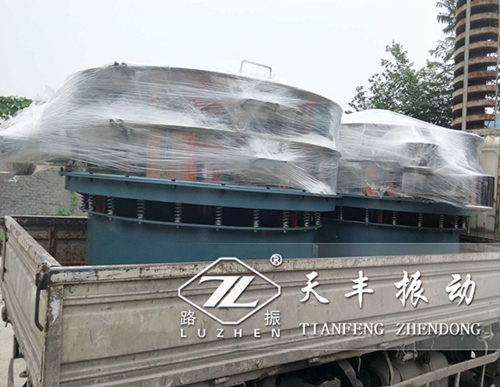 寧夏TS2000振動篩已發(fā)貨,丁經(jīng)理請注意查收！